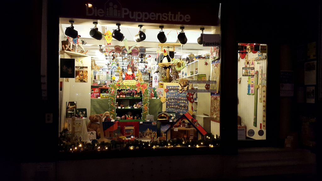 Weihnachtsfenster Puppenstube Friedberg